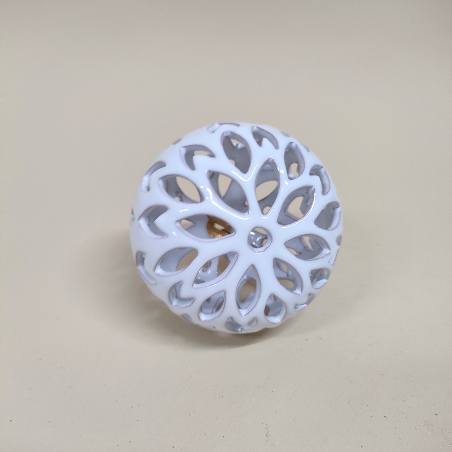 Palle di Natale Traforata Bianca 15cm