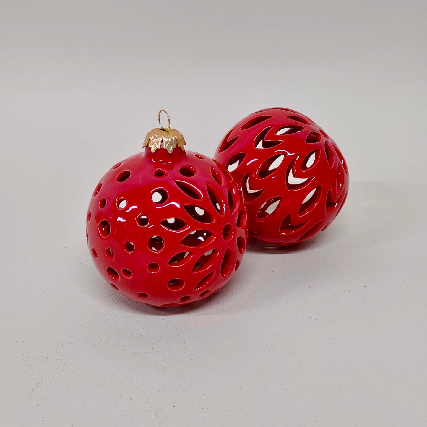 Palla di Natale Traforata Rossa 15cm
