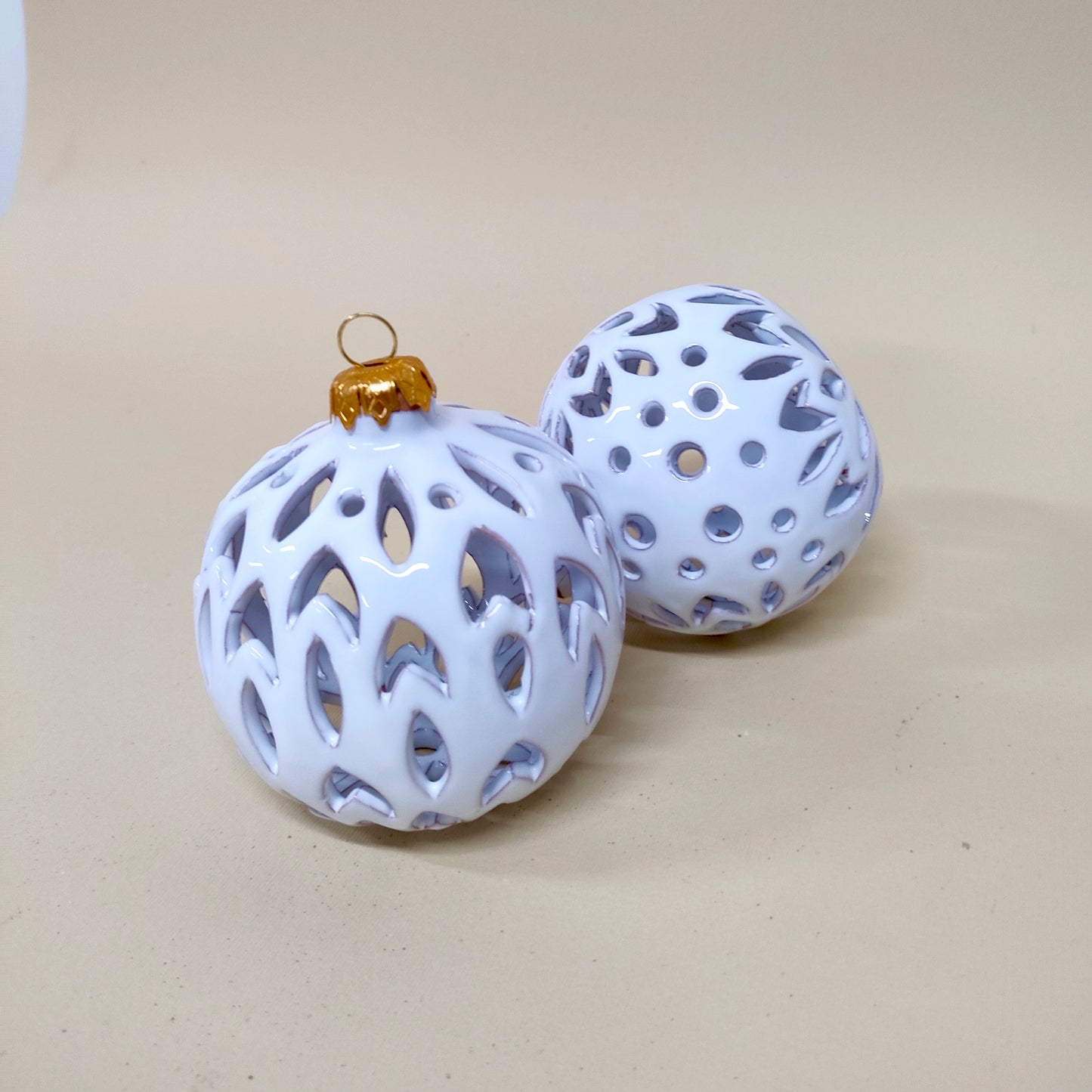 Palle di Natale Traforata Bianca 15cm