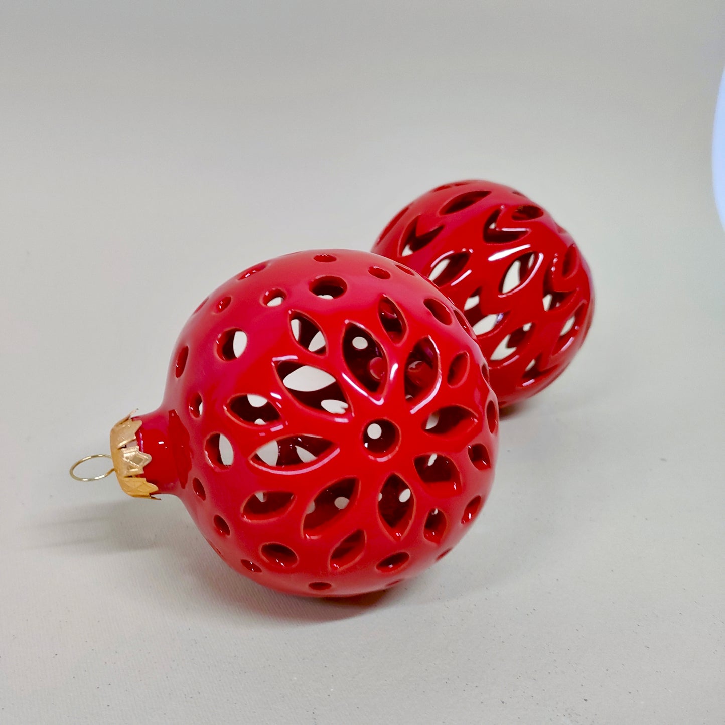 Palla di Natale Traforata Rossa 15cm