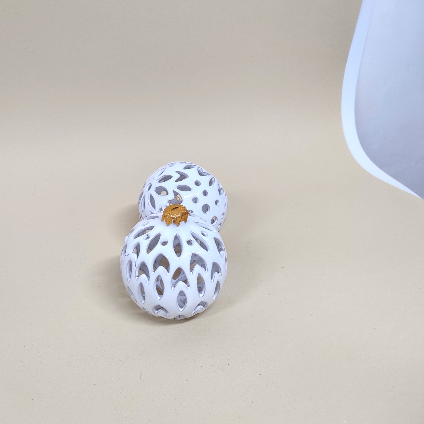 Palle di Natale Traforata Bianca 15cm