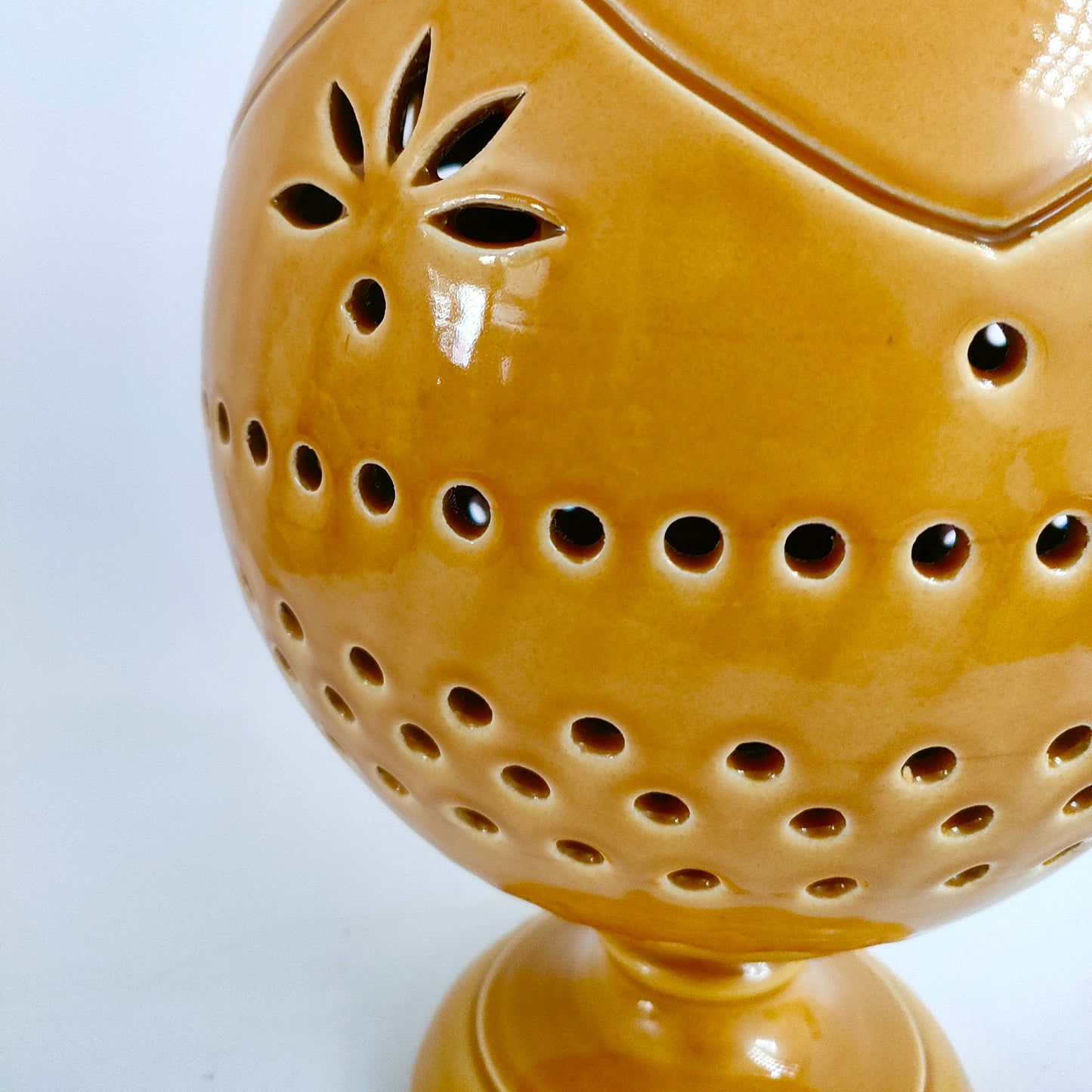Pumo Lampada Modellato a Mano Giallo Ambra 40cm