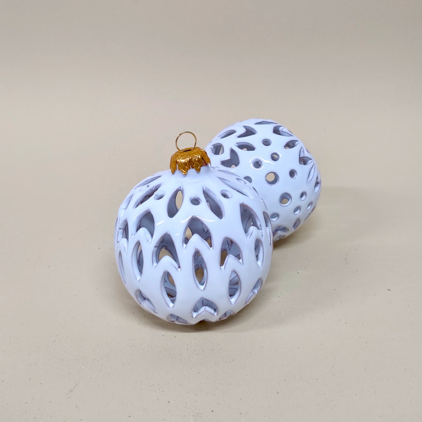 Palle di Natale Traforata Bianca 15cm